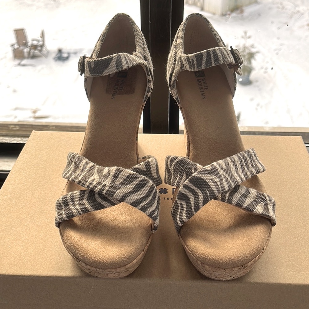 White Mountain wedged heel with animal print size 11 in women.